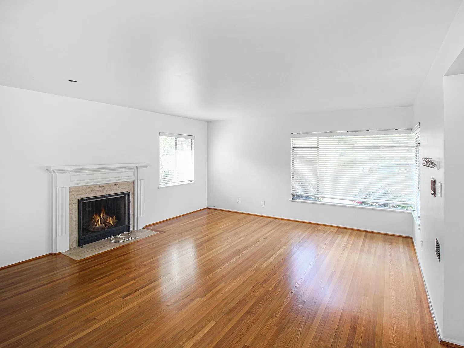 3 bed, 1864 sqft, $4,700 — Photo 3