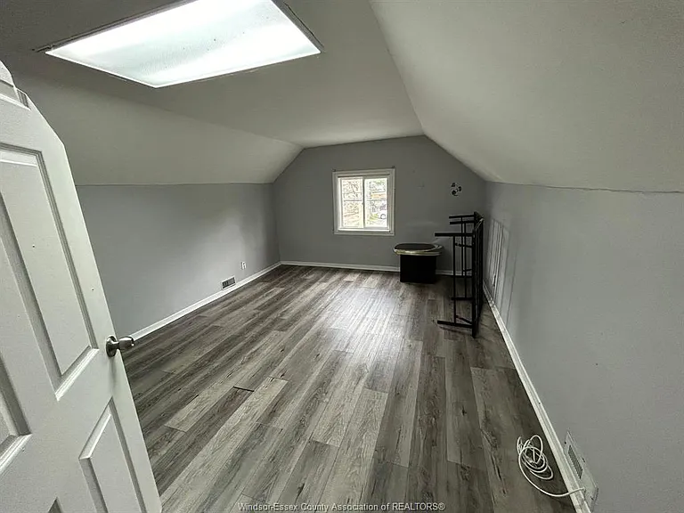 3153 Peter St #UPPER — Photo 7