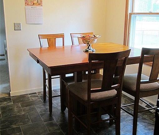 A closer look at the light & bright Kitchen Eating Area...