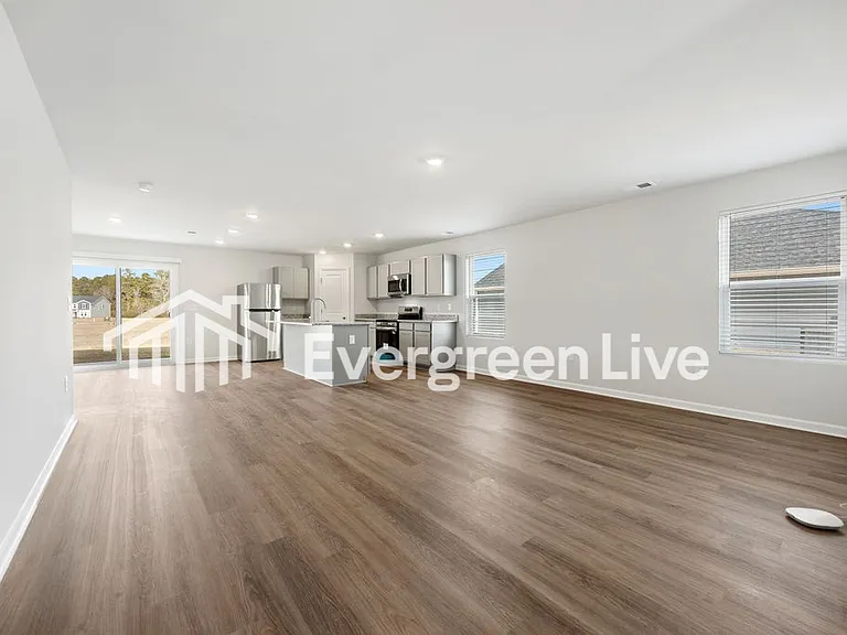 1005 Kinness Dr — Photo 9