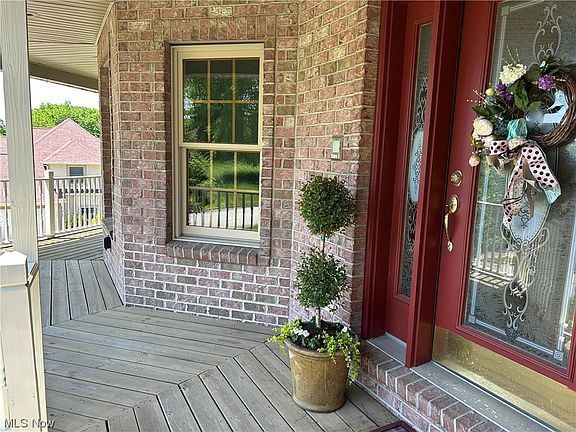 5th image of 110 Lexington Dr