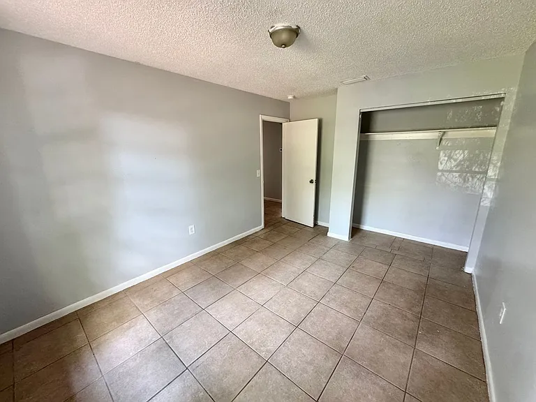 911 N Iowa Ave #2 — Photo 6