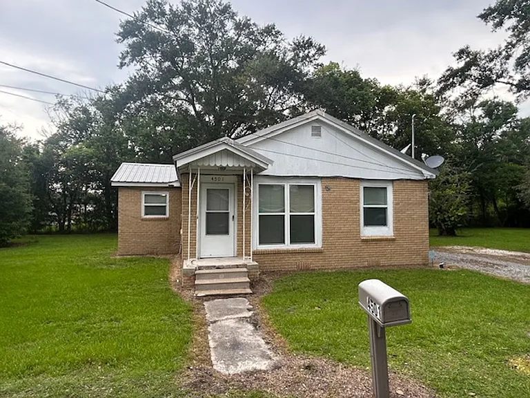 4501 Briggs St — Photo 2