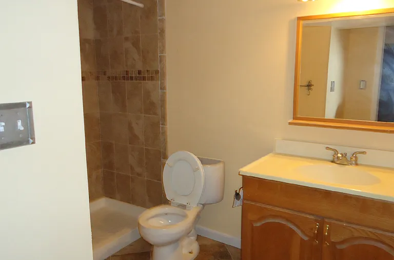 1400 Thornden Rd — Photo 2