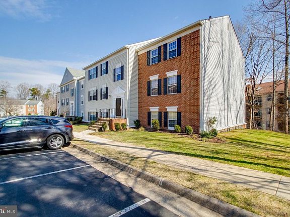 2nd image of 12105 Chaucer Ln Unit 12105