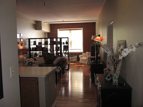 4th image of 32 Haviland St #203