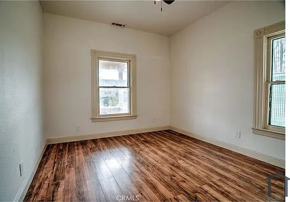 335 W 20th St — Photo 10