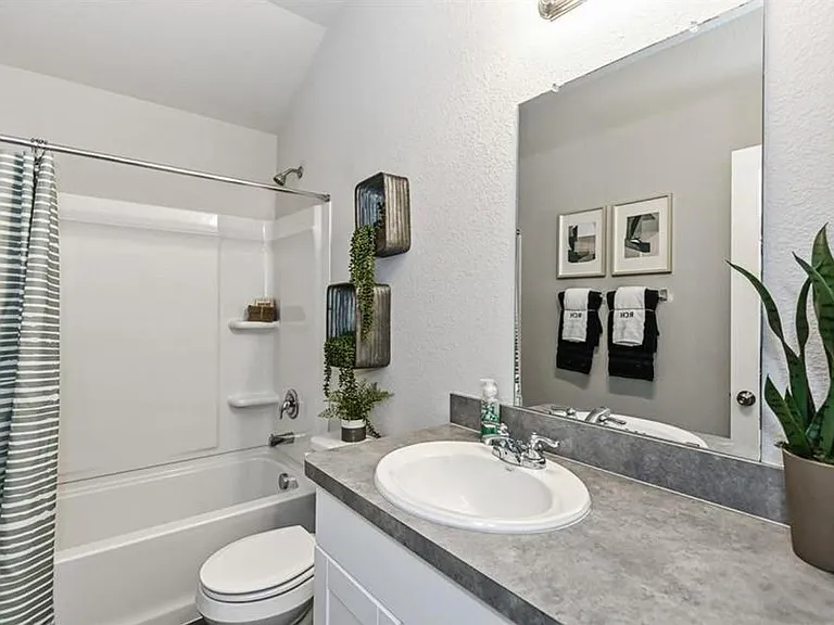 14802 Calderon Dr — Photo 9