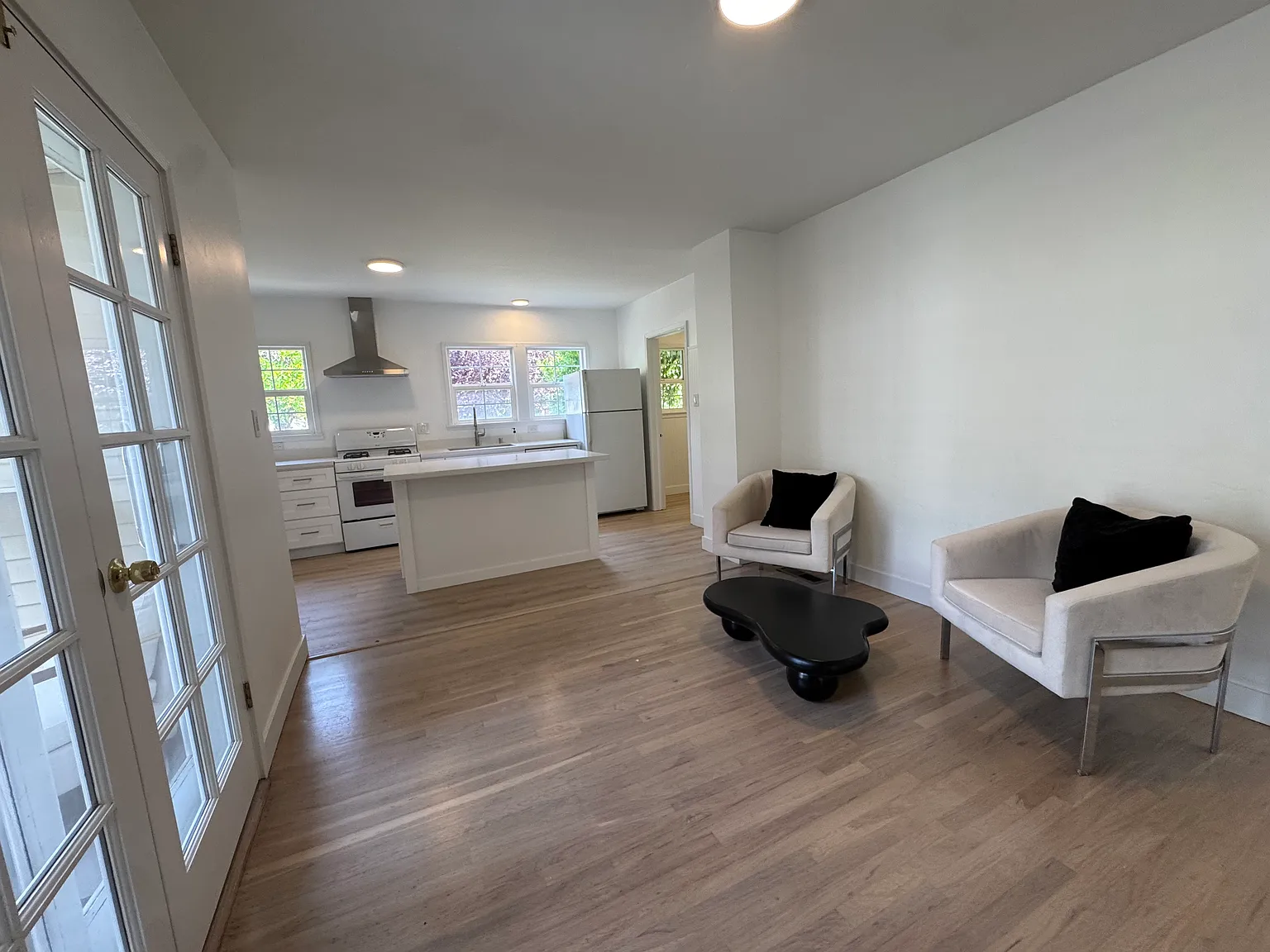 2 bed, 1104 sqft, $4,385 — Photo 4