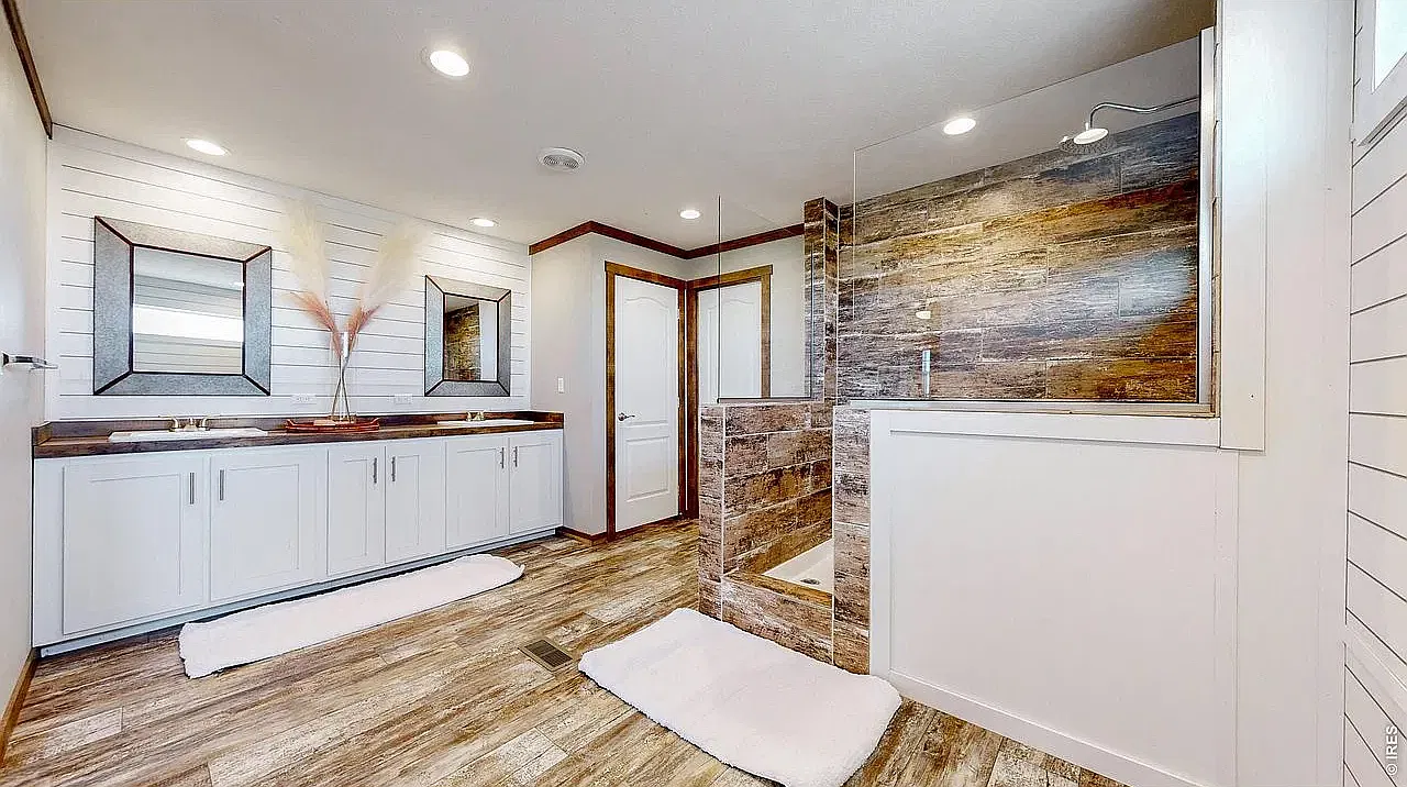 3 bed, 1942 sqft, $3,500 — Photo 2