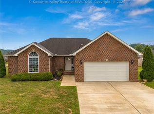 172 Shawnee Est, Winfield, WV 25213