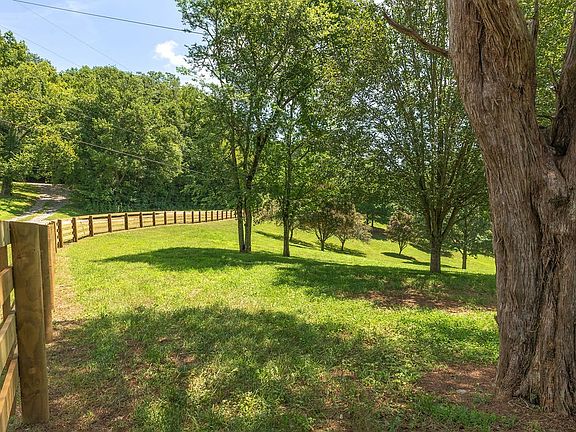 4th image of 394 Young Hollow Rd