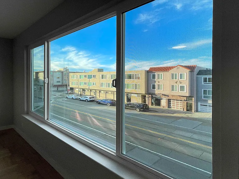 2421 Judah St #4 — Photo 12