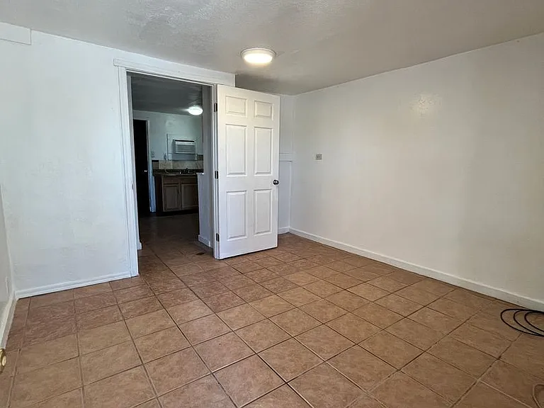 115 E Alturas St — Photo 7