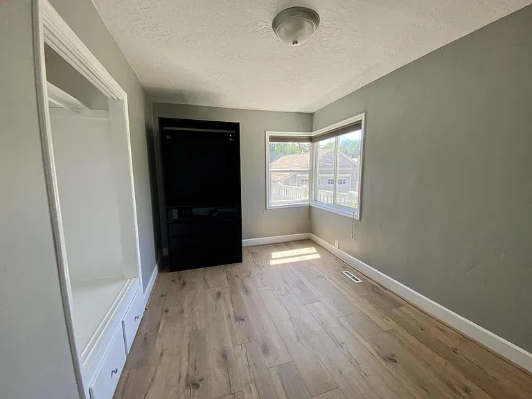 348 E Hollywood Ave — Photo 16
