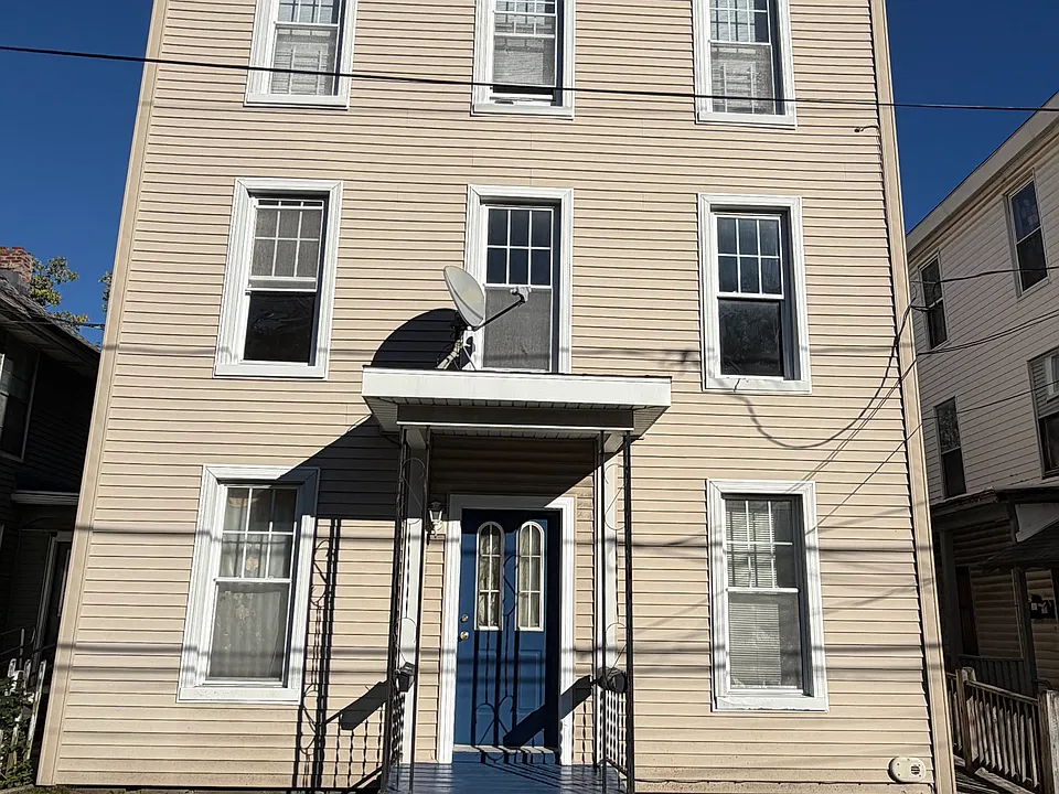21 Lincoln Ave #2