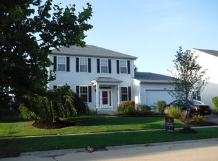 372 Kensington Dr, Oswego, IL 60543