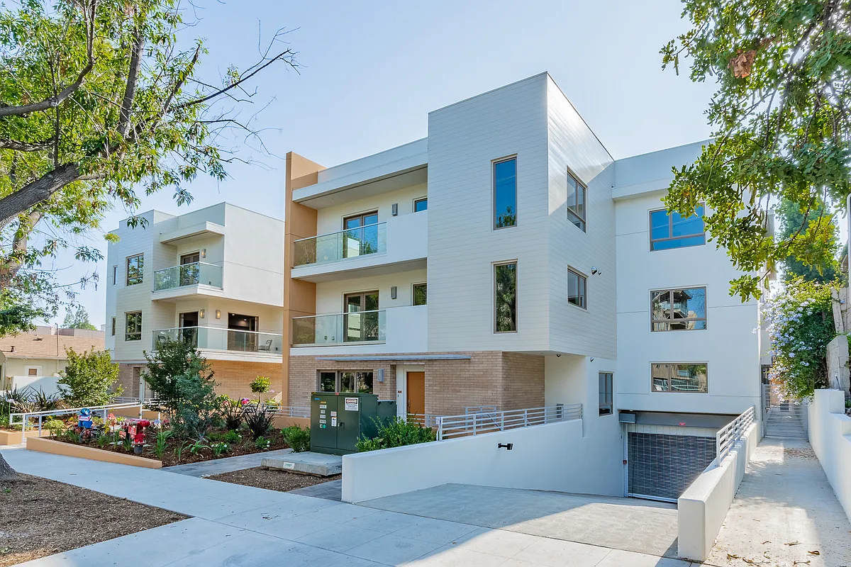Building Photo - 137 S Wilson Ave #305