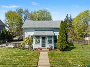57 Grove St, Clinton, CT 06413