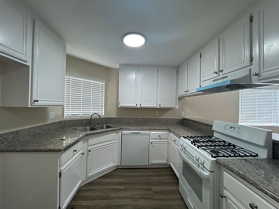 2nd image of 750 & 758 N Gaviota Ave #750-9