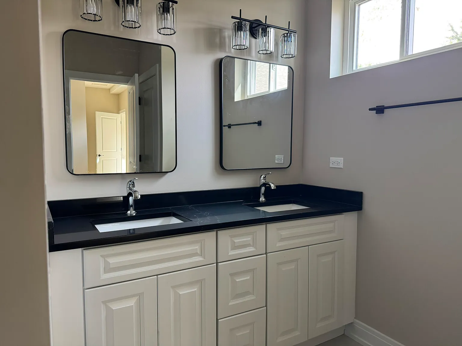 3 bed, 2400 sqft, $3,500 — Photo 4