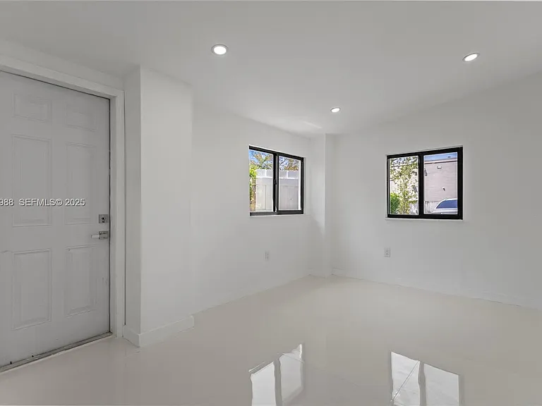 1640 NE 183rd St — Photo 32