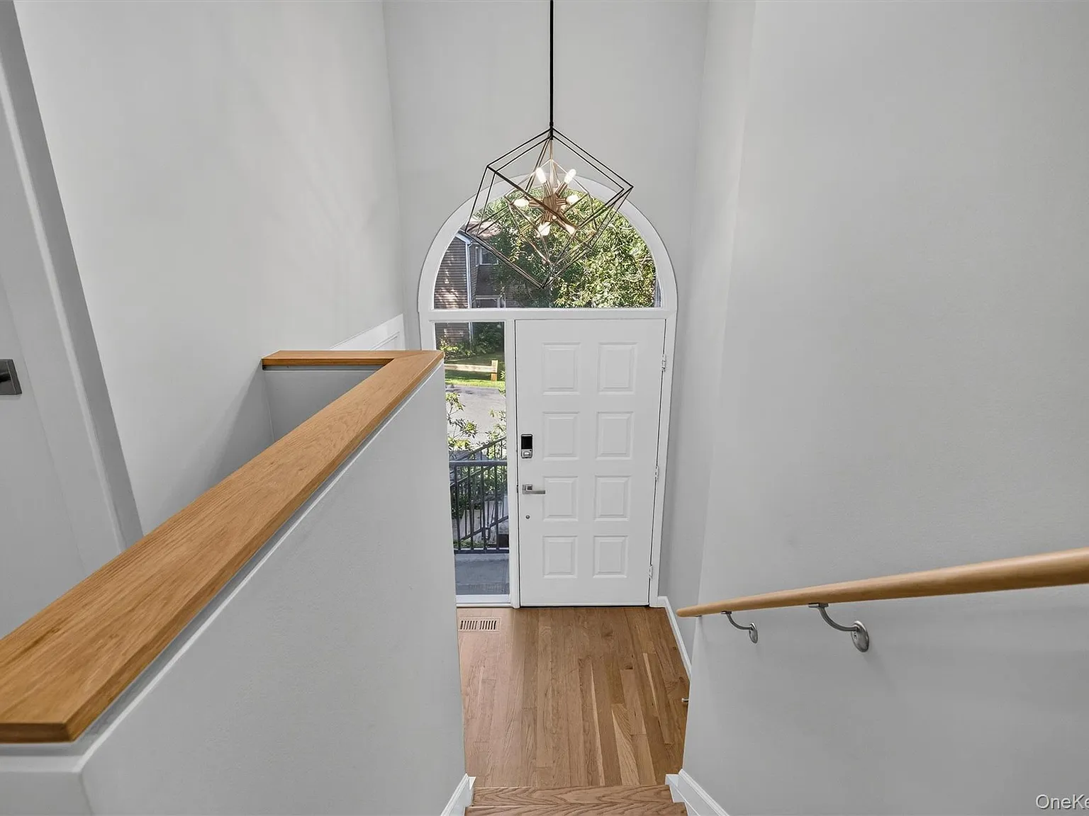 2 bed, 2.0 bath, 1623 sqft, $5,900 — Photo 2