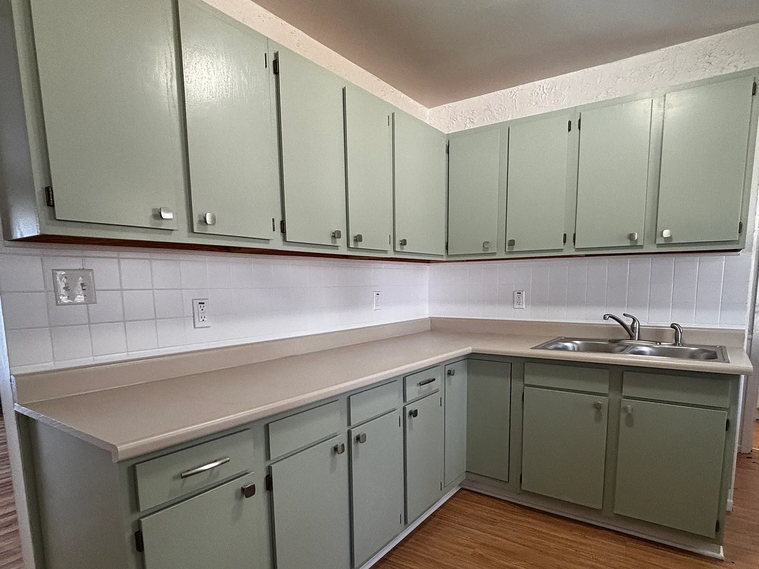 3 bed, 864 sqft, $1,600 — Photo 2