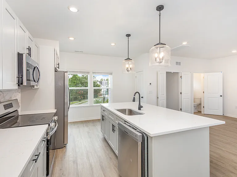1205 Lomax Ave — Photo 14