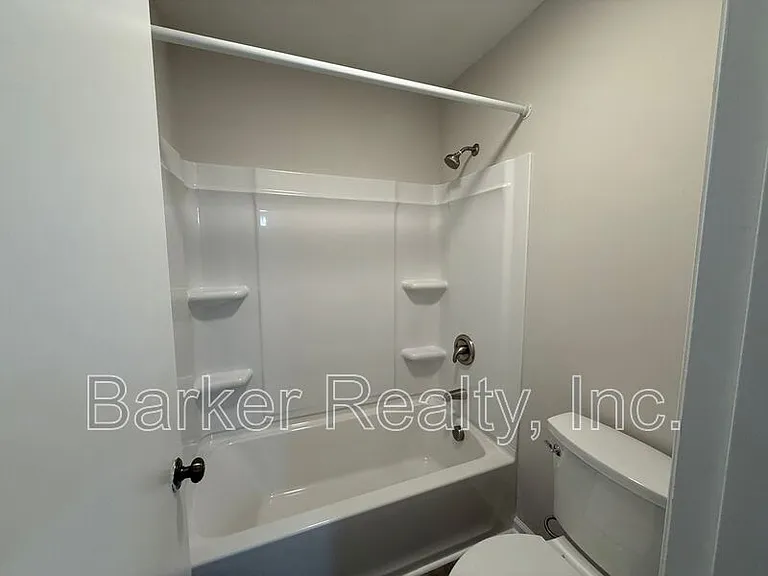 101 Greengate Ct — Photo 7