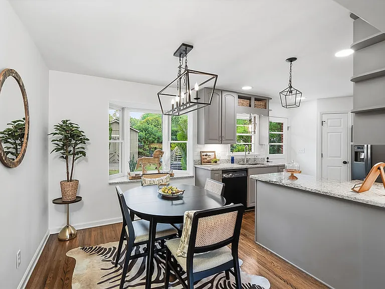 1010 Hitchcock Dr SW — Photo 12