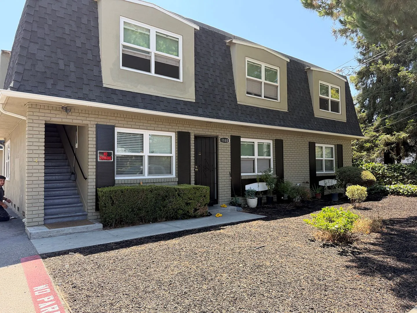 Brace Avenue — Photo 1