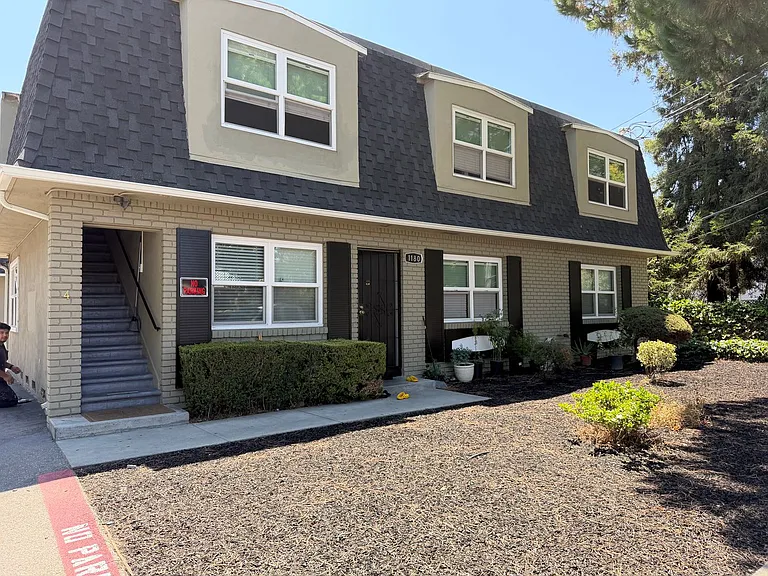 Brace Avenue — Photo 1