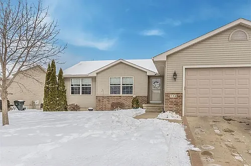 934 Tiara Dr NE Photo 1