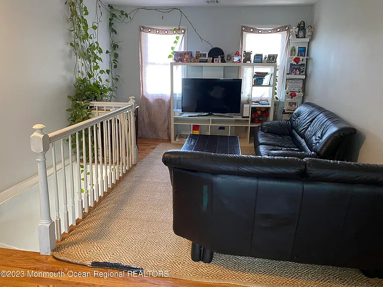 35-37 Hudson Ave — Photo 5