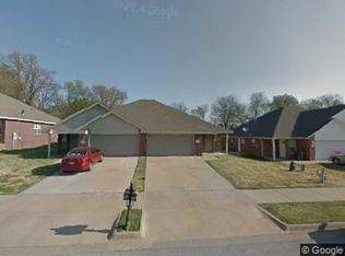 2340 W Skyler Dr, Fayetteville, AR 72703