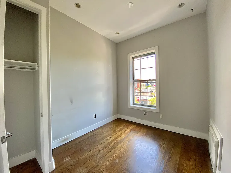 12 Underhill Ave #4L — Photo 5