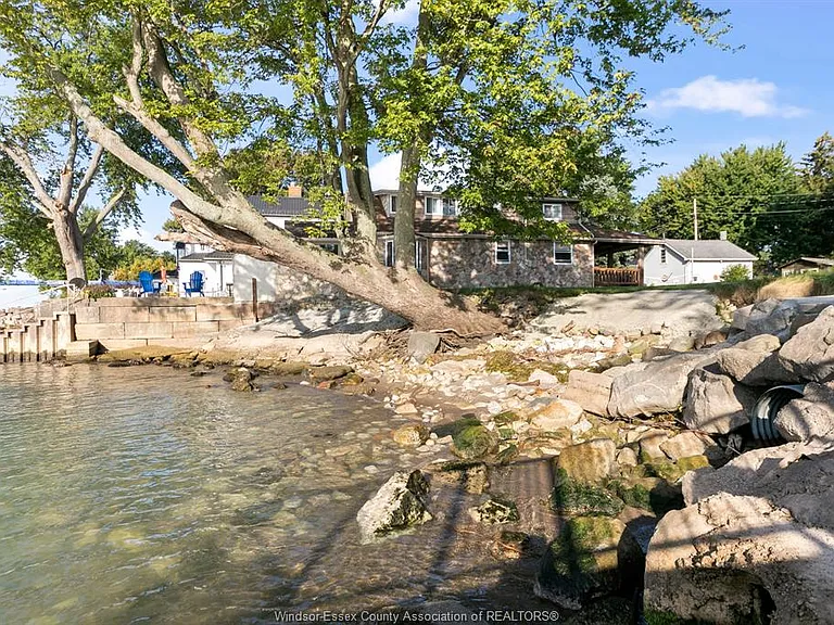 864 Lawrence Dr — Photo 33