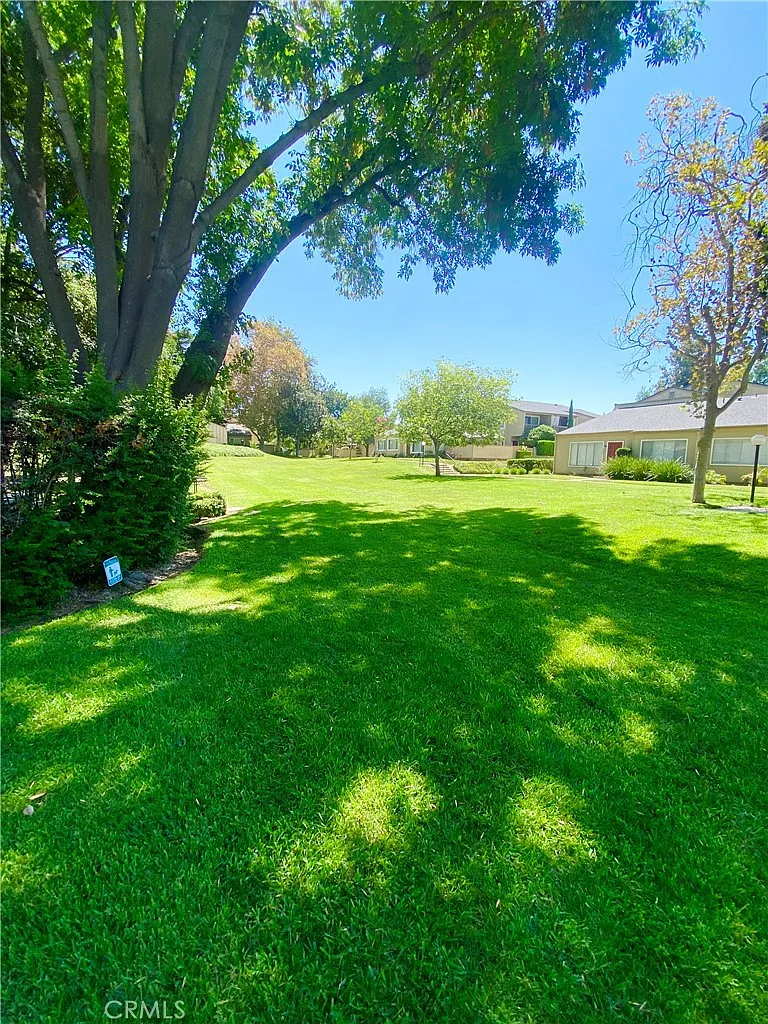 2 bed, 884 sqft, $2,800 — Photo 3