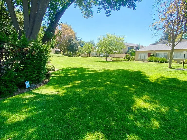 1463 W Cypress St — Photo 3