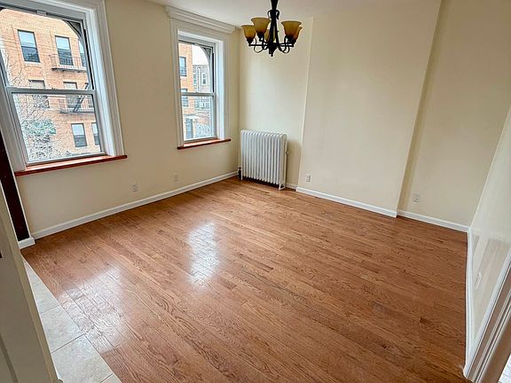 4th image of 35-44 32nd St #2R
