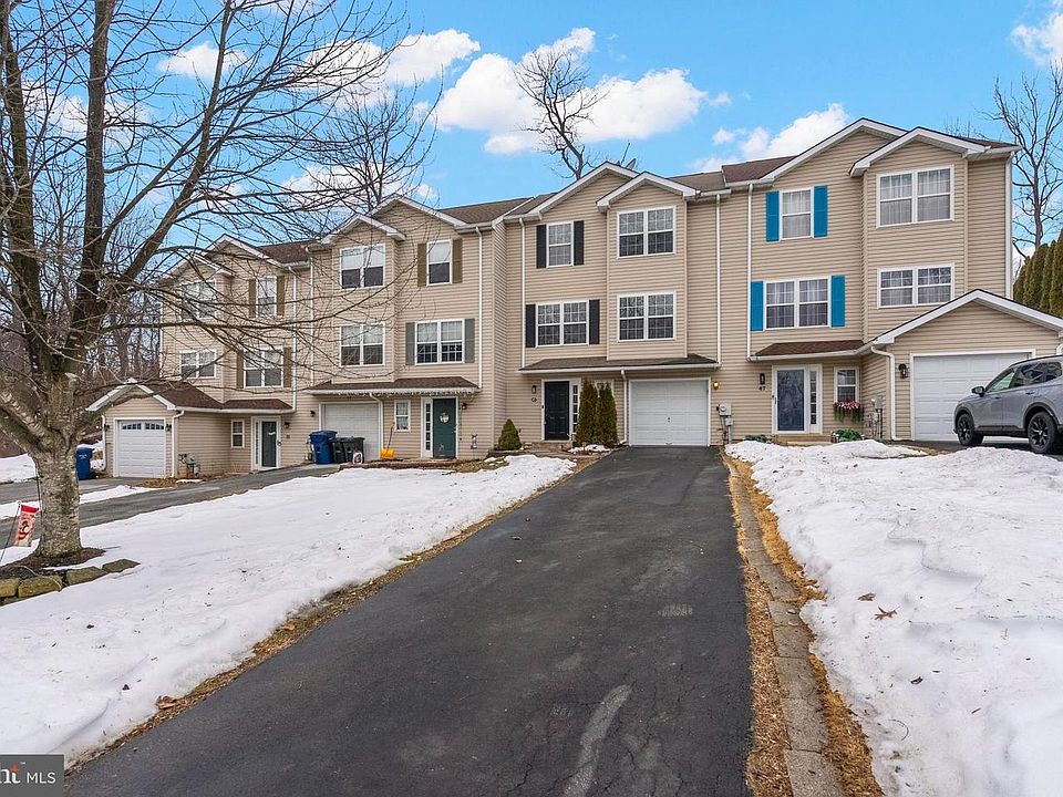 1st image of 45 Pinckney Dr