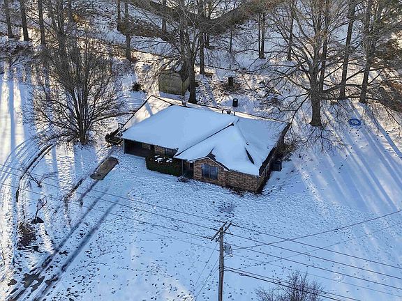 5th image of 678 Main St