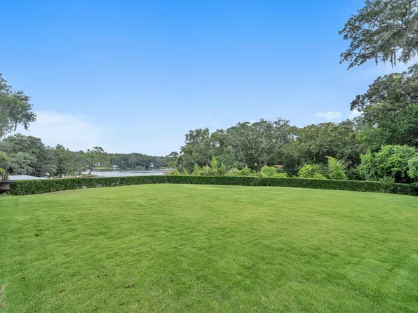 16 Racetrack Rd NE, Fort Walton Beach, FL 32547