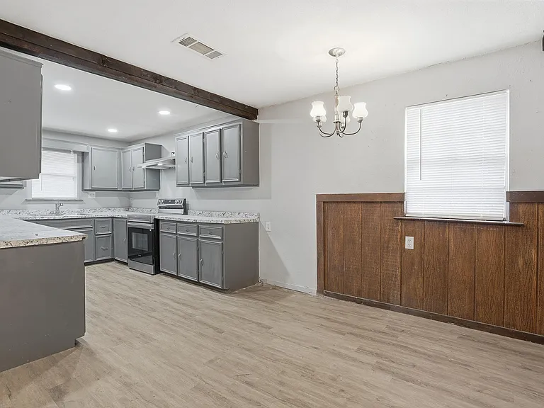 1412 Chase Ave — Photo 5