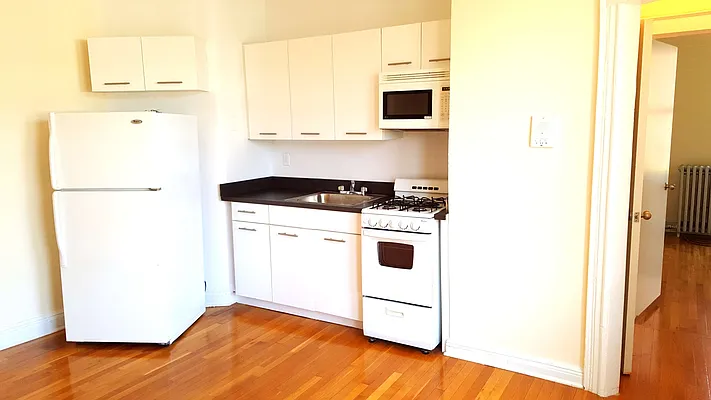 Rented by Realty Queens LLC | media 22