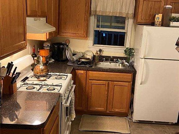 3rd image of 41 E Main St APT 201