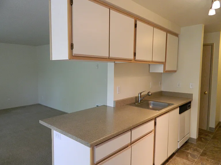 Springwater Trail Apartments — Photo 8