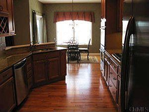 5th image of 2 Hampton Cir