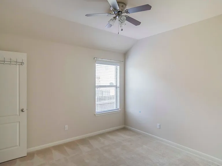 2542 Ravenwood Dr — Photo 17